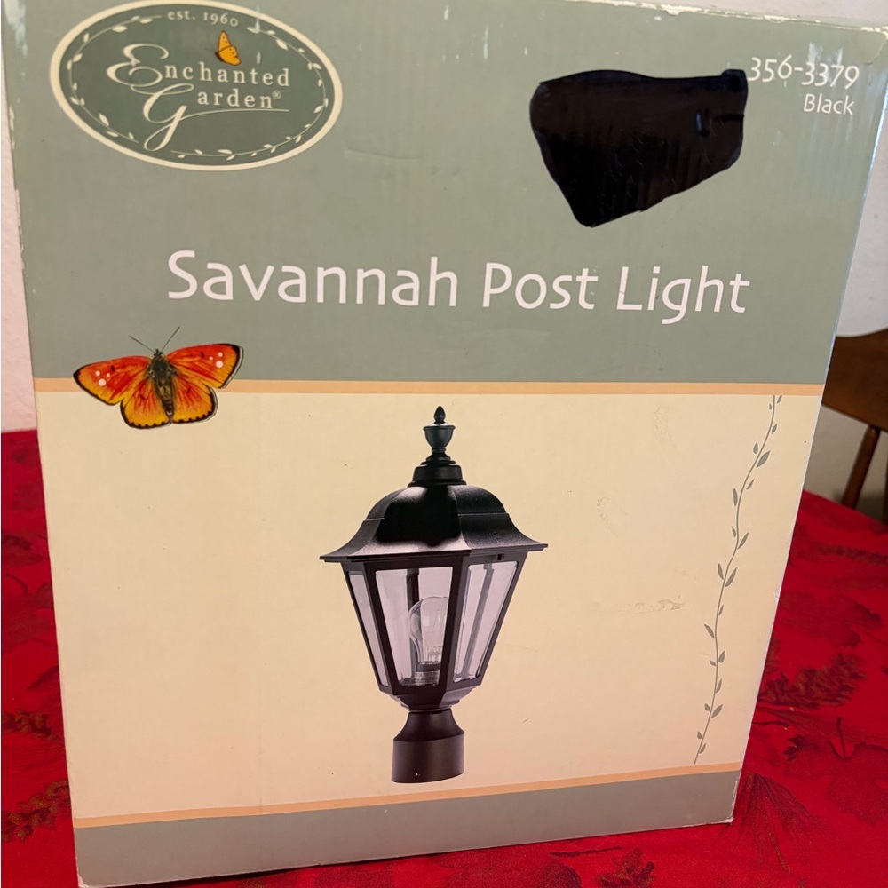 Enchanted Garden Savannah Post Light - Black